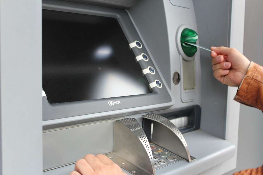Ukrali novčanik s karticama pa podizali novac s bankomata