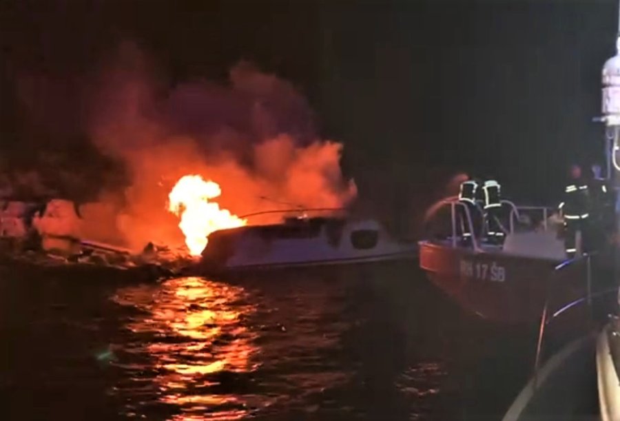 Brza reakcija spriječila veću tragediju: Požar na motornoj jahti kod otoka Žuta
