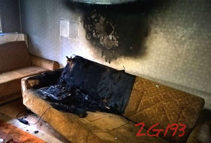 Ne punite mobitele, računala i druge elektronske uređaja na krevetima, jastucima i tepisima jer to predstavalja rizik od požara
