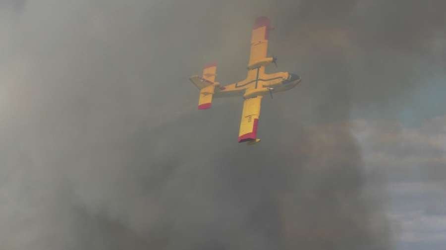 Gori kod Velike Mrdakovice, vatrogascima pomažu zračne snage