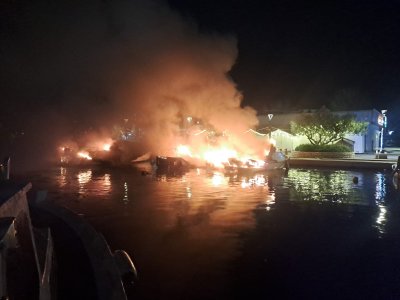 Požar u luci Pirovac: Sedam brodica zahvaćeno vatrenom stihijom
