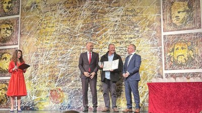 Grad Vodice nagrađen kao destinacija godine na svečanosti "Zlatna Boula"