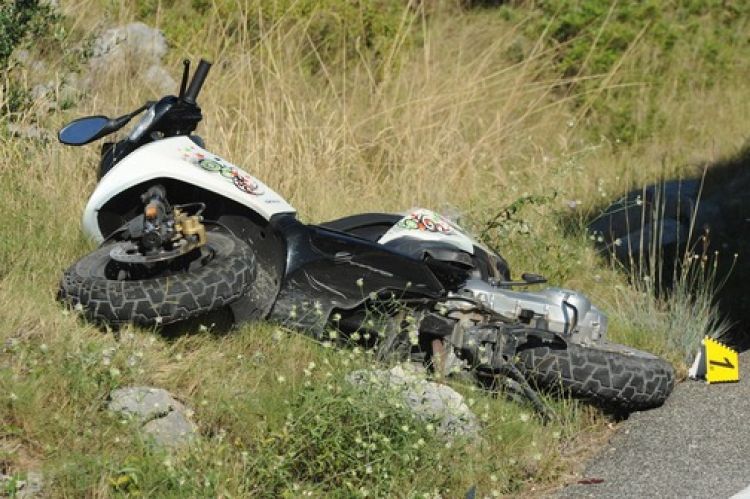U jučerašnjoj prometnoj nesreći na ulazu u Vodice teže ozljeđen 26-godišnji vozač motocikla