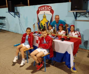 Čuvari pehara -Djeca iz Športskog društva Vukšić