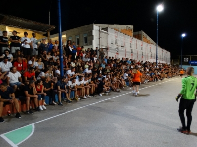 x Pune tribine u Vukšiću