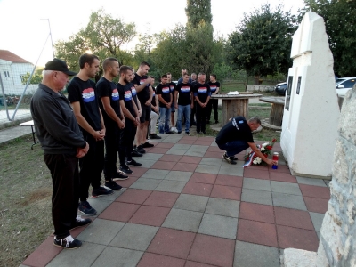 Paljenje svijeća za hrvaskog viteza Božidara Bašića